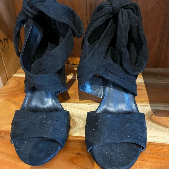 Black tie up around the ankle heels - Picture 2 of 7